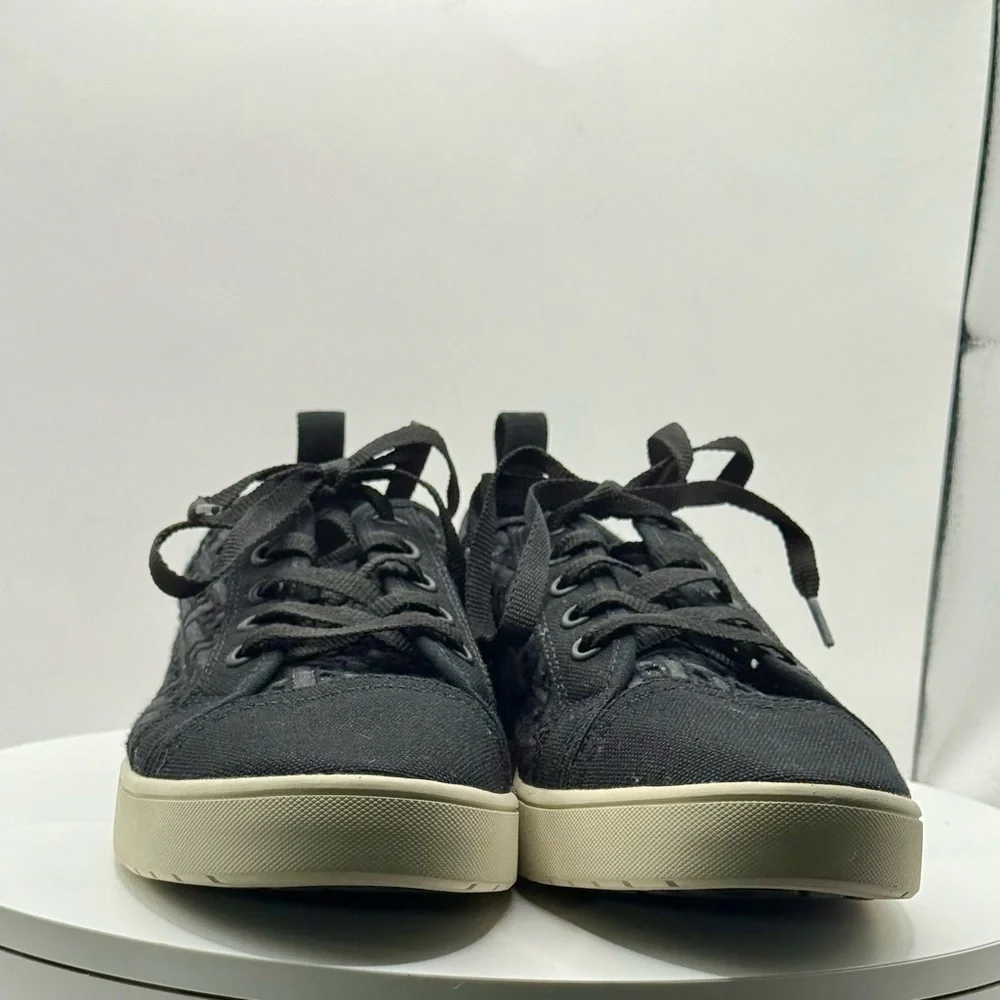 Koolaburra by UGG Women’s Black Lace-Up Sneakers Size 11‎